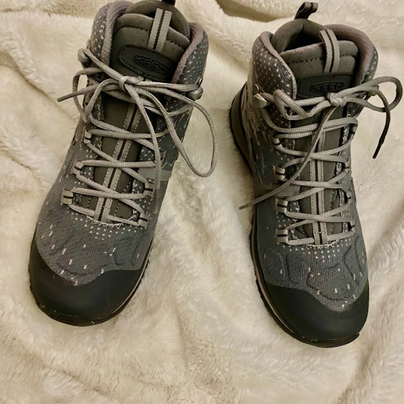 Brand New Neutral Keen Hiking Boots - Picture 9 of 14